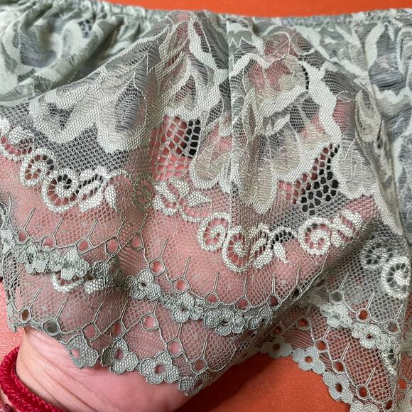 Flouncy Bandeau Bra Size S NEW - Picture 4 of 7